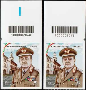 Generale Carlo Alberto Dalla Chiesa - Centenario della nascita - coppia di francobolli con codice a barre n° 2048 in ALTO destra-sinistra