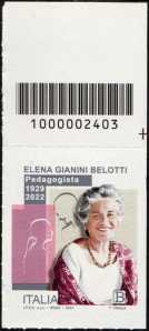 La forza delle donne : Elena Gianini Belotti - francobollo con codice a barre n° 2403  in   ALTO   a  destra